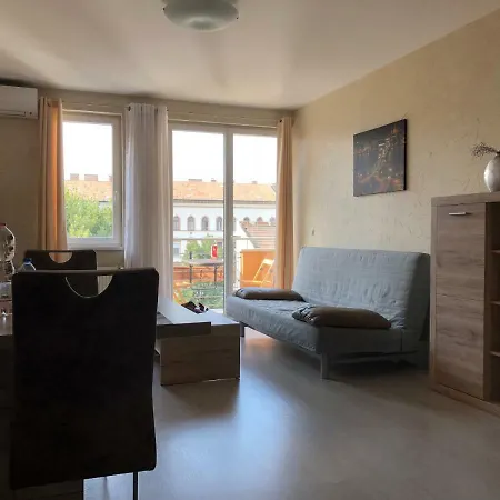 Aden Free Parking * Budapest