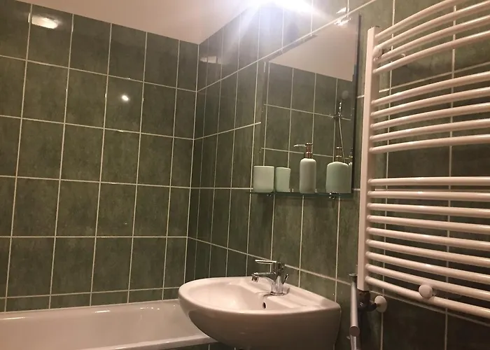 Aden Free Parking * Budapest